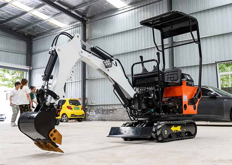 小型挖掘機的百變應用---室內建筑工程